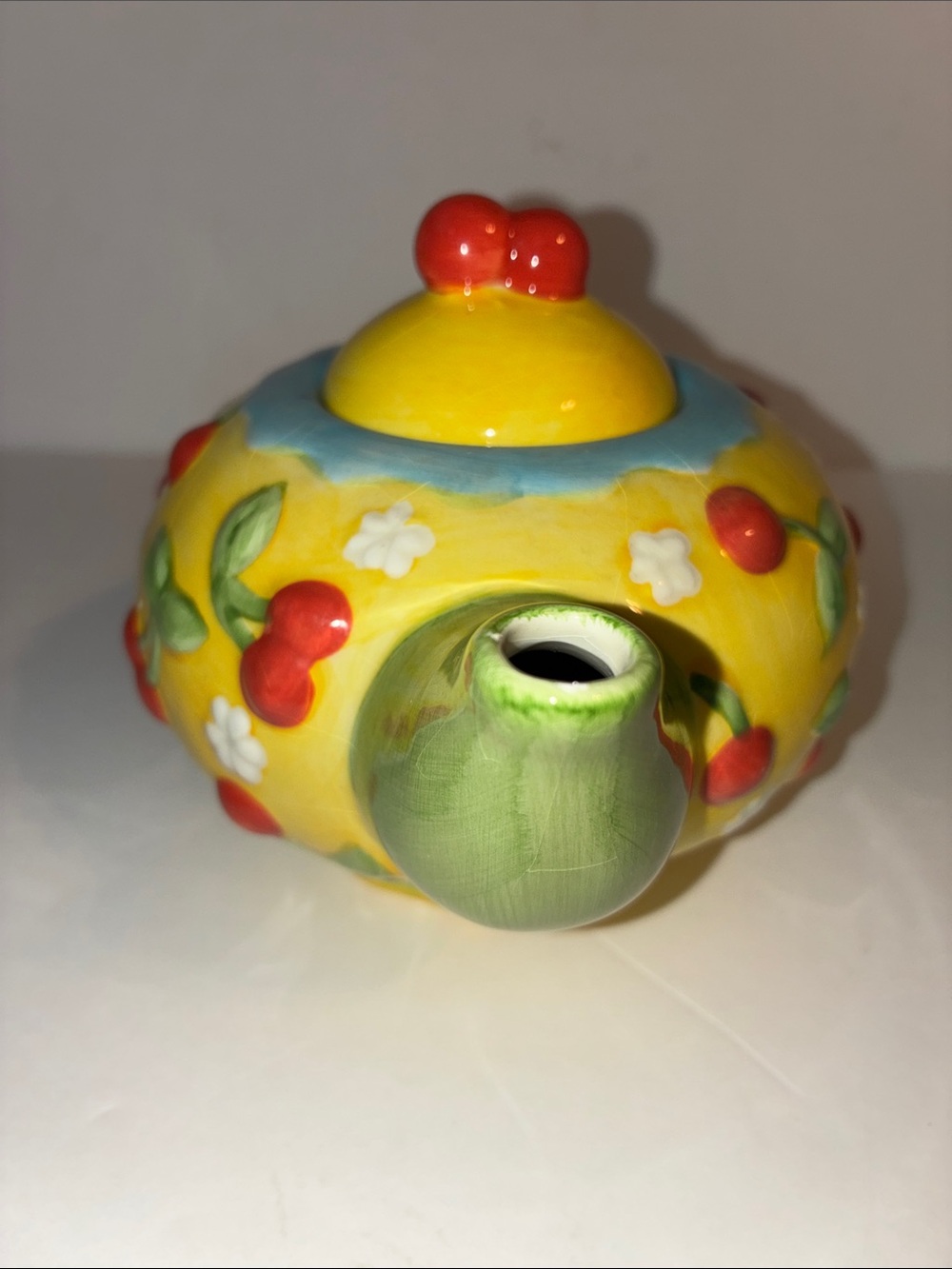 Oneida Country Bouquet, “Cherries Jubilee”, Mini Teapot - Picture 4 of 8